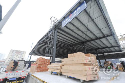 这是滨江物流中心的仓储风雨棚(1月19日摄)。