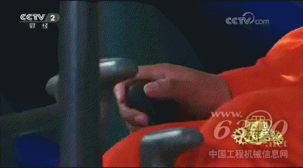 这拨操作666!力大无穷的挖掘机在他手中灵活无比!可将螺母当积木!